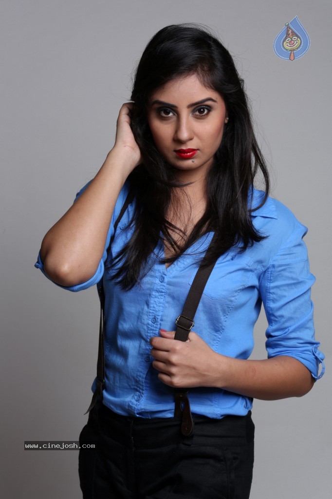 Bhanu Sri Mehra New Gallery - 27 / 117 photos