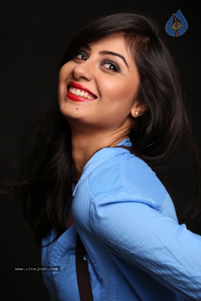 Bhanu Sri Mehra New Gallery - 38 / 117 photos