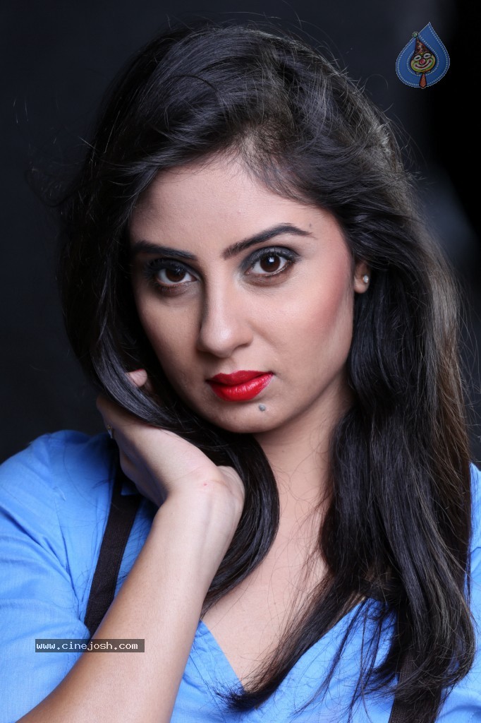 Bhanu Sri Mehra New Gallery - 42 / 117 photos