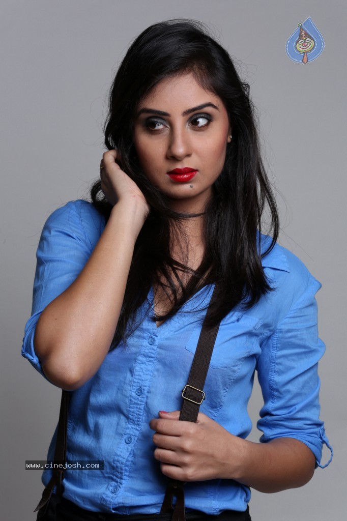 Bhanu Sri Mehra New Gallery - 44 / 117 photos