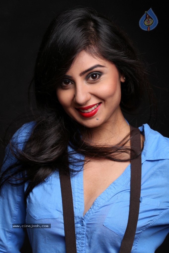 Bhanu Sri Mehra New Gallery - 49 / 117 photos