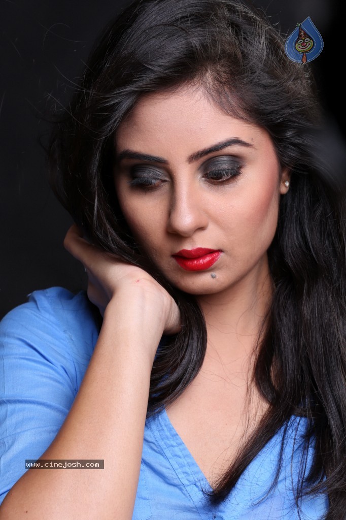 Bhanu Sri Mehra New Gallery - 58 / 117 photos