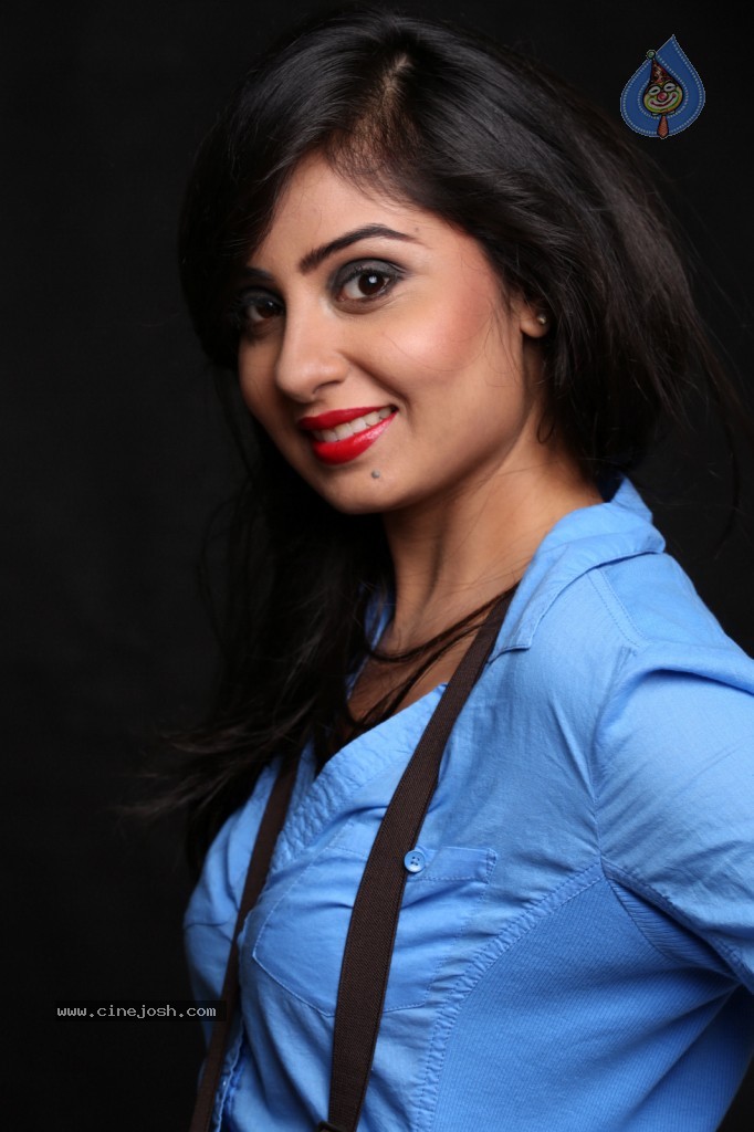 Bhanu Sri Mehra New Gallery - 71 / 117 photos