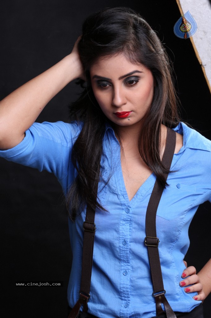 Bhanu Sri Mehra New Gallery - 99 / 117 photos