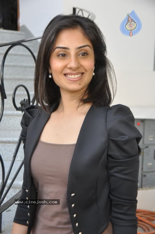 Bhanu Sri Mehra New Stills - 25 / 153 photos