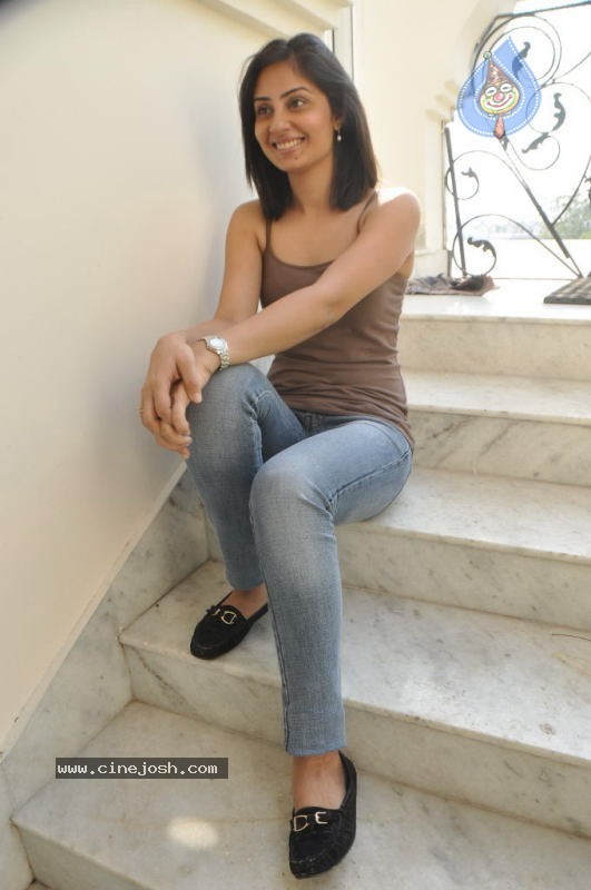 Bhanu Sri Mehra New Stills - 30 / 153 photos
