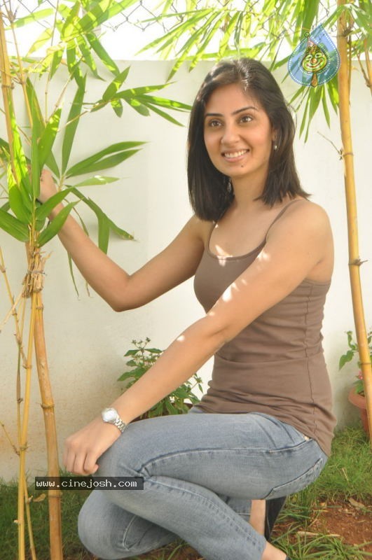 Bhanu Sri Mehra New Stills - 56 / 153 photos