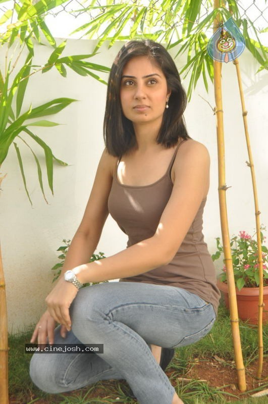 Bhanu Sri Mehra New Stills - 128 / 153 photos