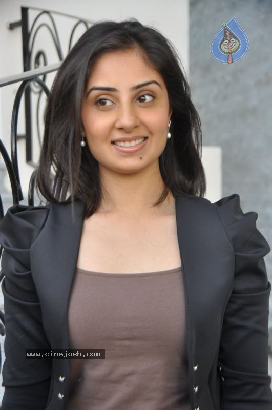 Bhanu Sri Mehra New Stills - 136 / 153 photos