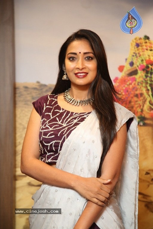 Bhanu Sri New Gallery - 11 / 21 photos