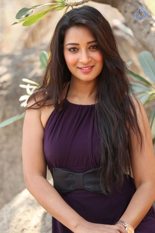 Bhanu Sri New Pics - 42 / 42 photos