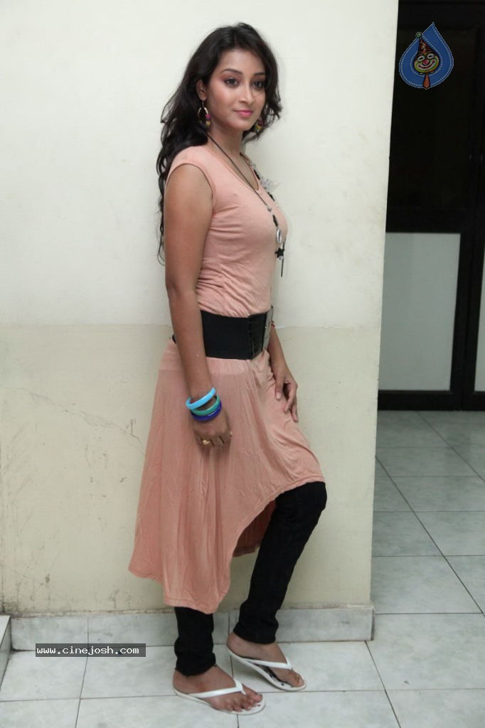 Bhanu Sri New Stills - 10 / 83 photos