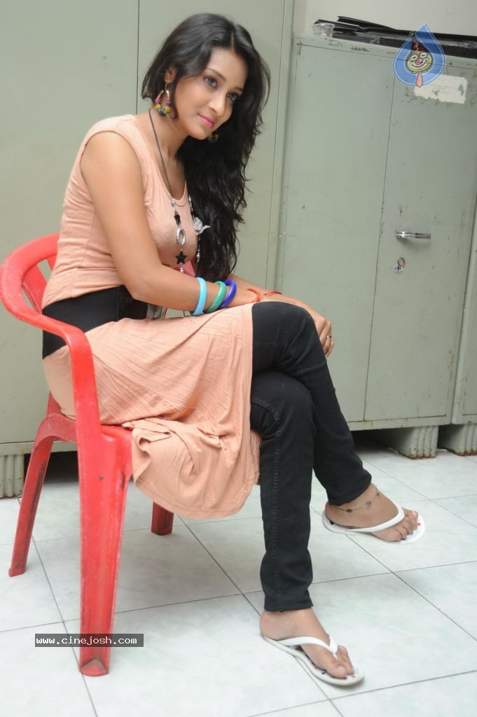 Bhanu Sri New Stills - 50 / 83 photos