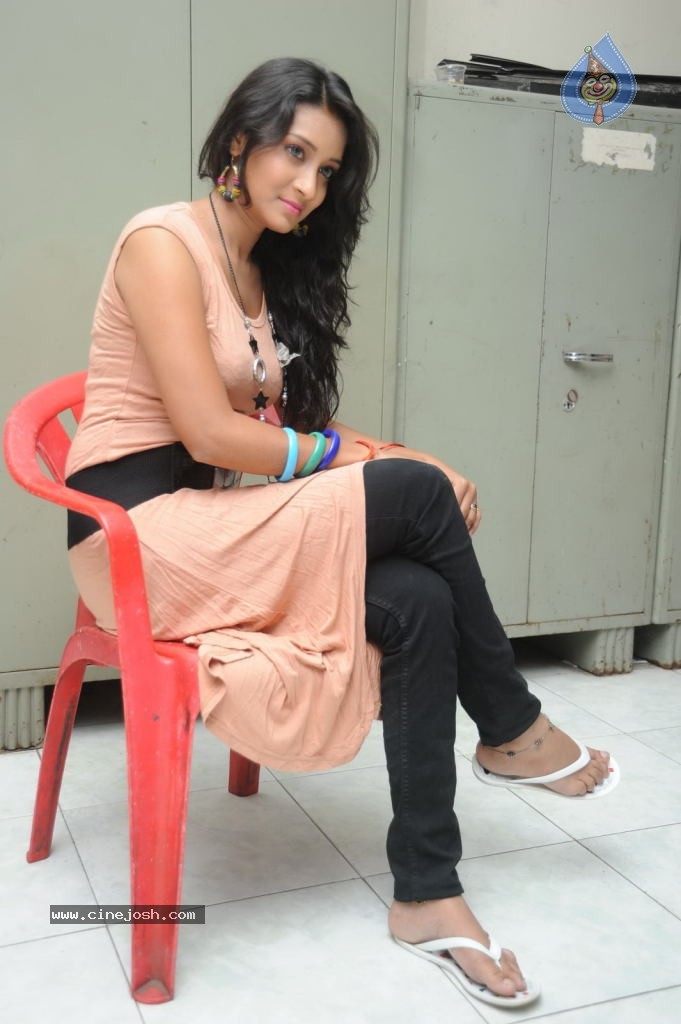 Bhanu Sri New Stills - 52 / 83 photos