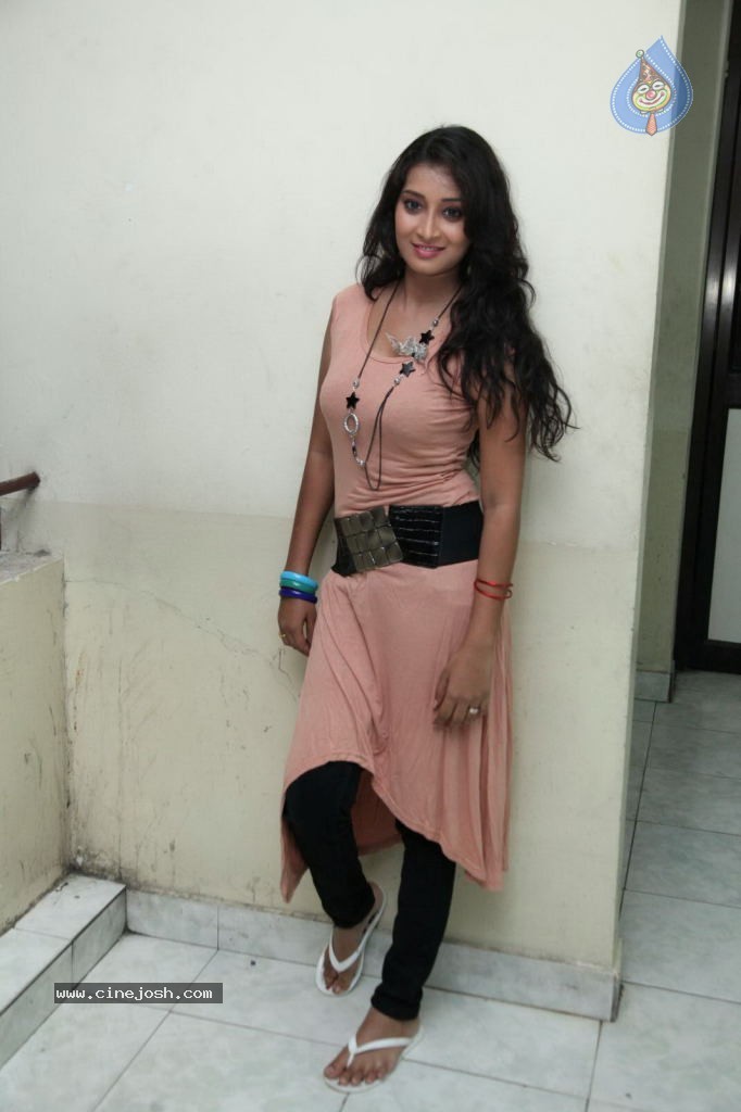 Bhanu Sri New Stills - 63 / 83 photos
