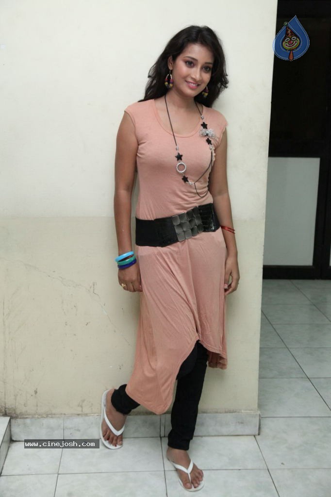Bhanu Sri New Stills - 73 / 83 photos