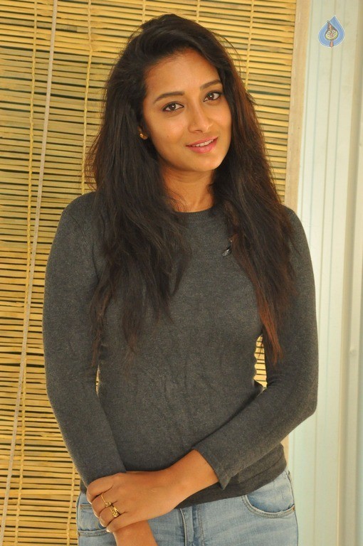 Bhanu Tripathri New Photos - 3 / 20 photos