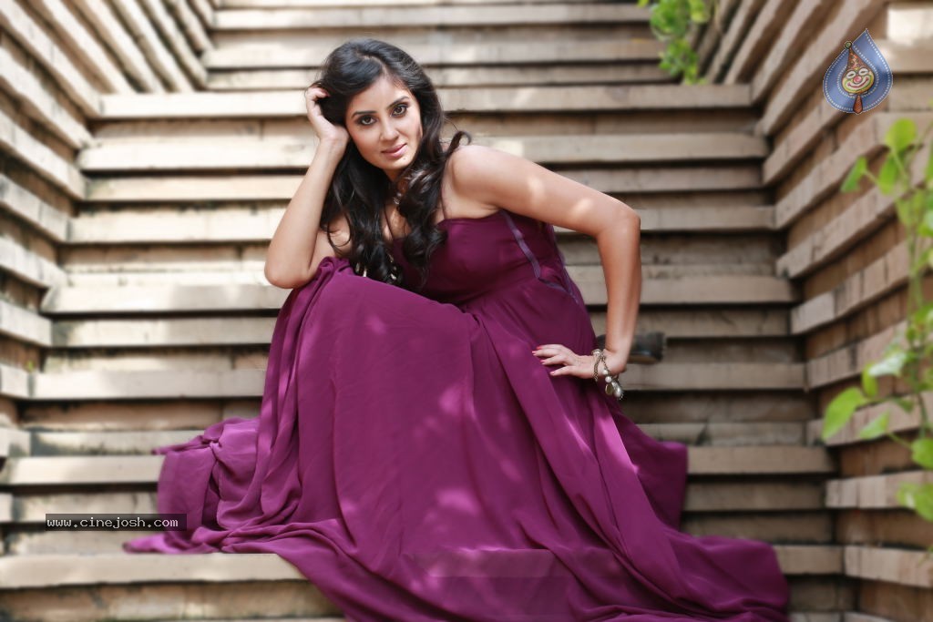 Bhanusri Mehra Hot Stills - 10 / 134 photos
