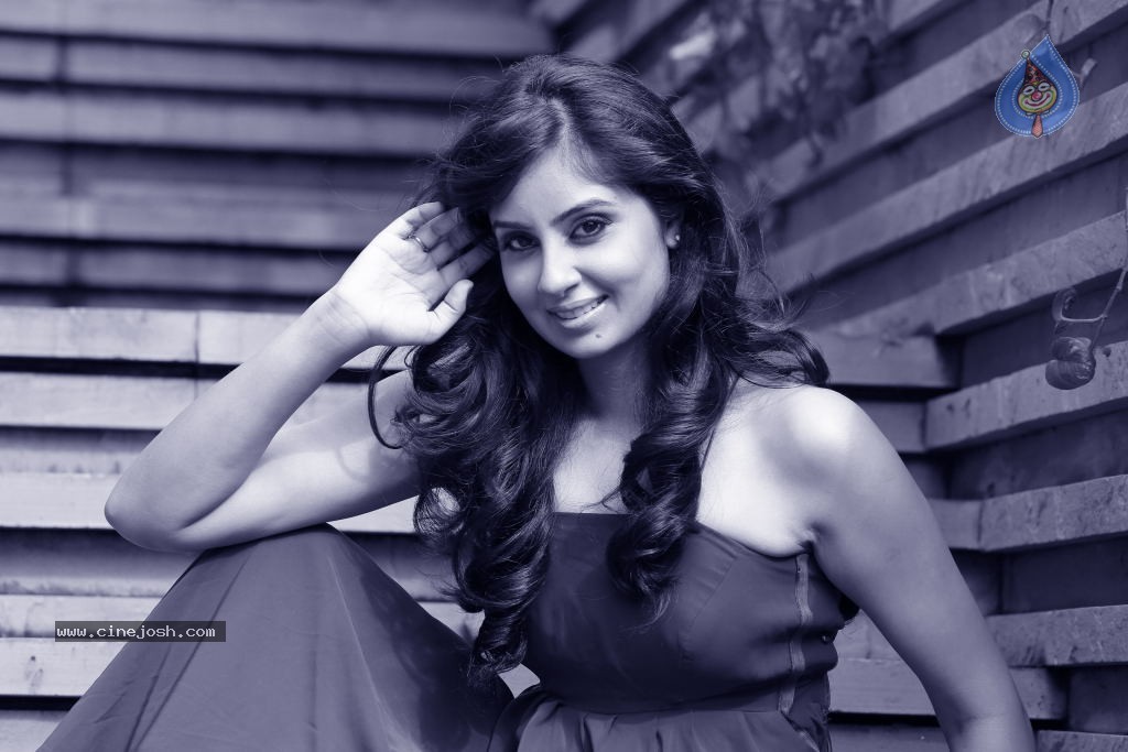Bhanusri Mehra Hot Stills - 11 / 134 photos