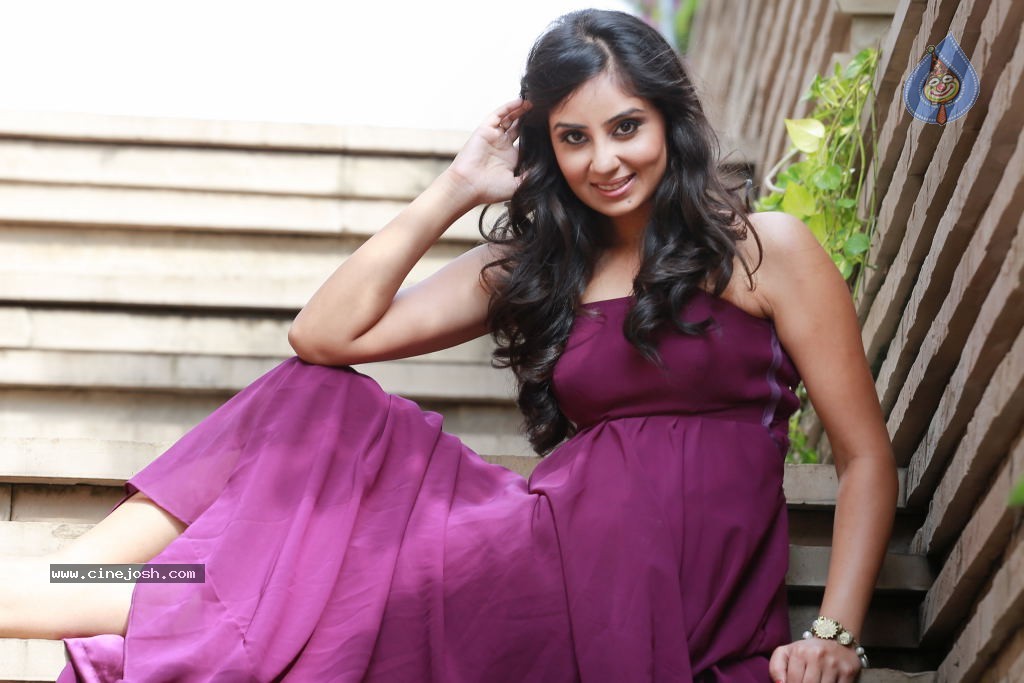 Bhanusri Mehra Hot Stills - 16 / 134 photos