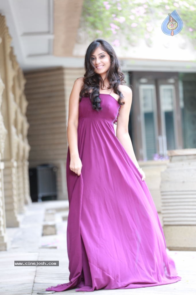 Bhanusri Mehra Hot Stills - 18 / 134 photos