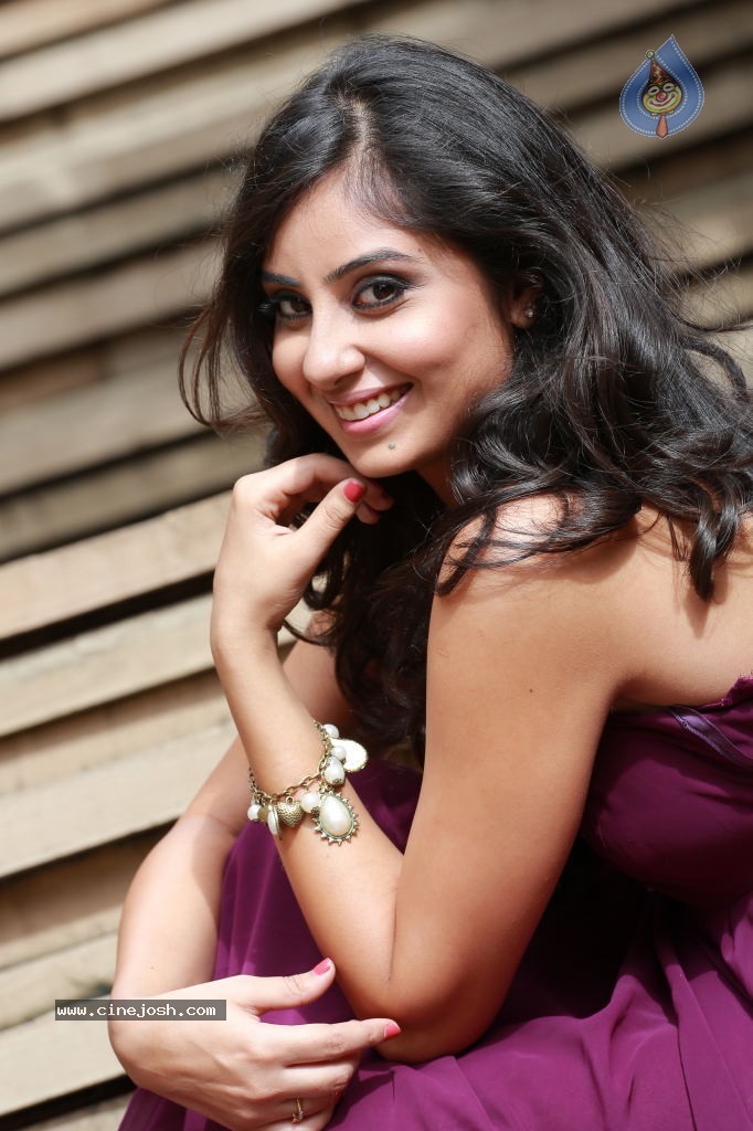 Bhanusri Mehra Hot Stills - 20 / 134 photos