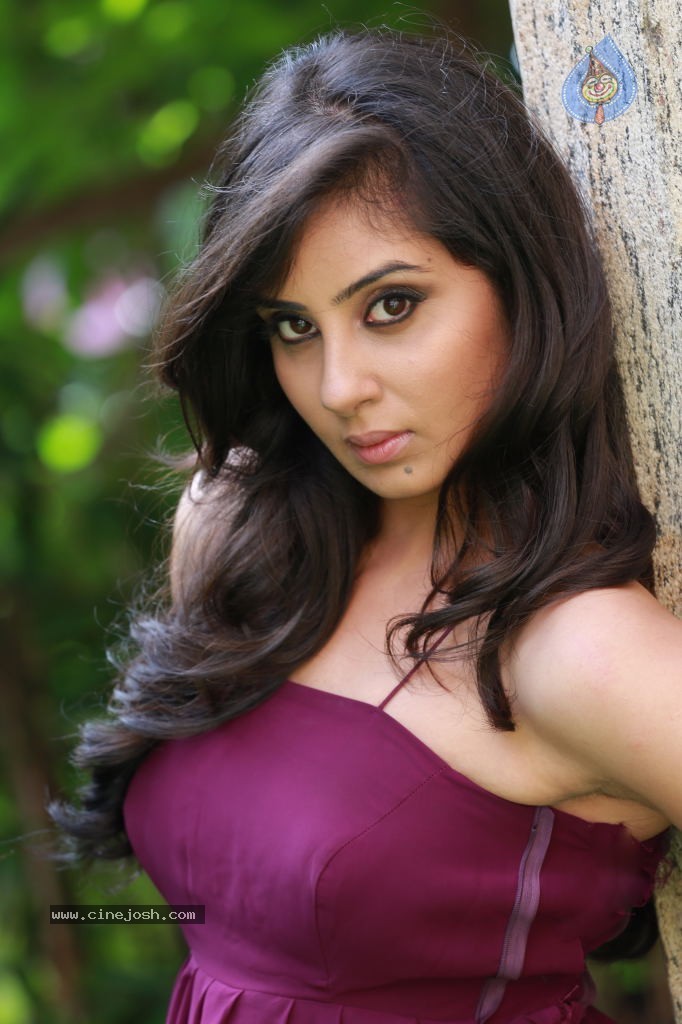 Bhanusri Mehra Hot Stills - 25 / 134 photos