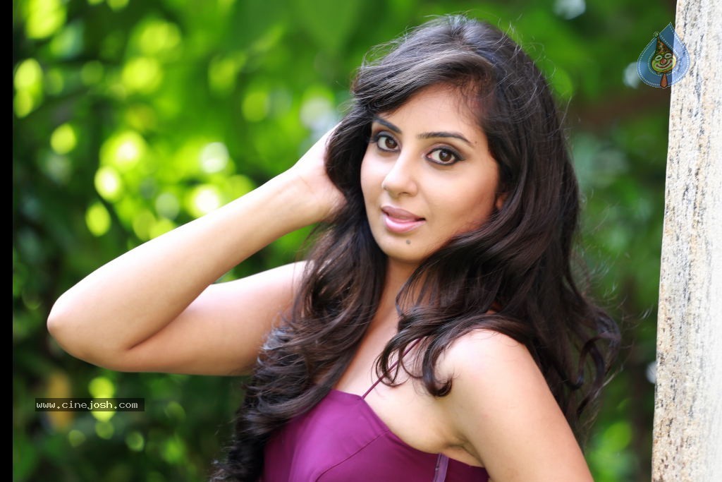 Bhanusri Mehra Hot Stills - 45 / 134 photos