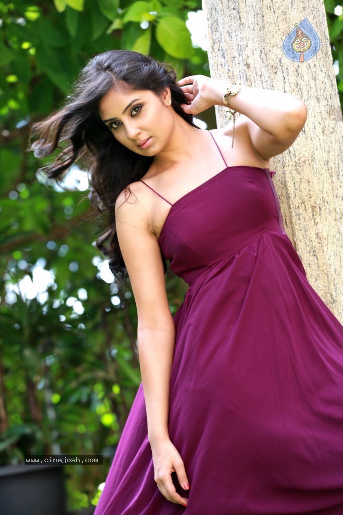 Bhanusri Mehra Hot Stills - 68 / 134 photos