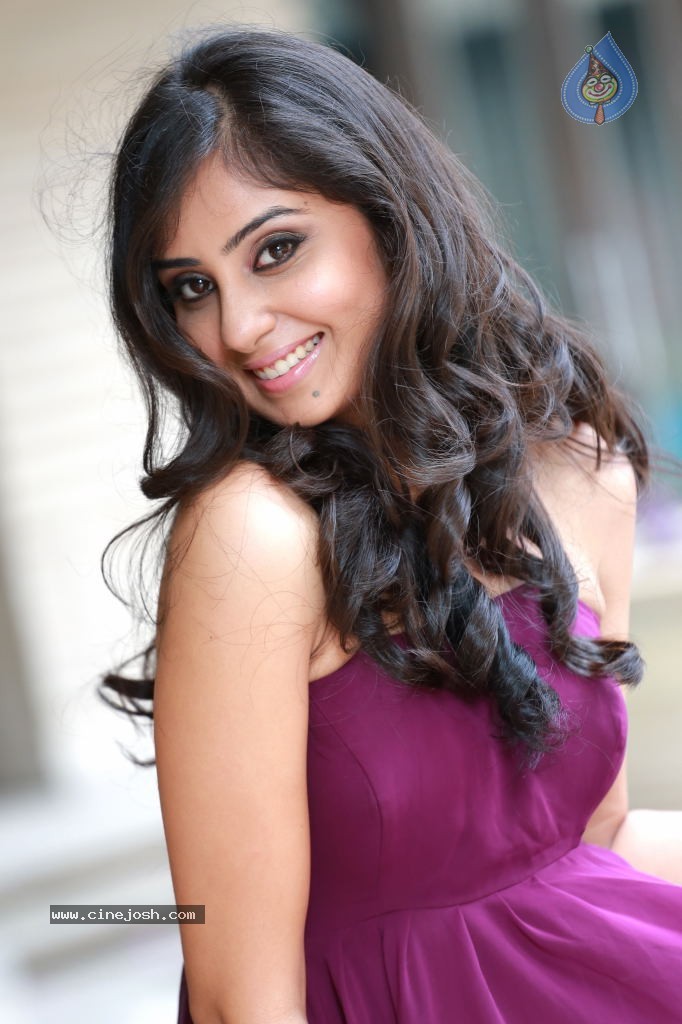 Bhanusri Mehra Hot Stills - 72 / 134 photos
