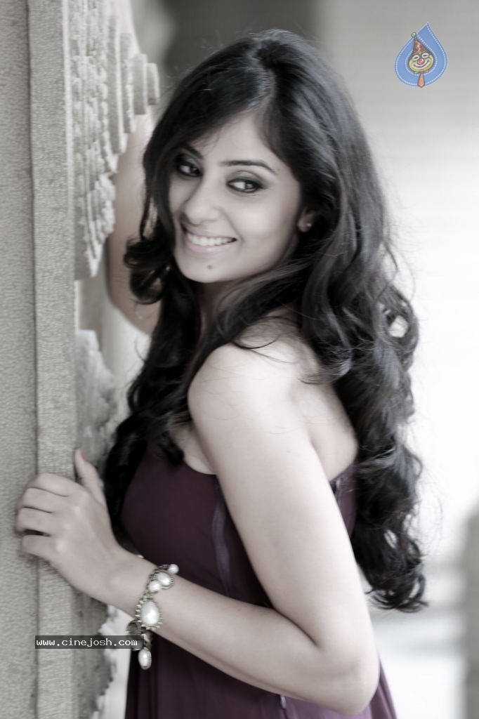 Bhanusri Mehra Hot Stills - 82 / 134 photos