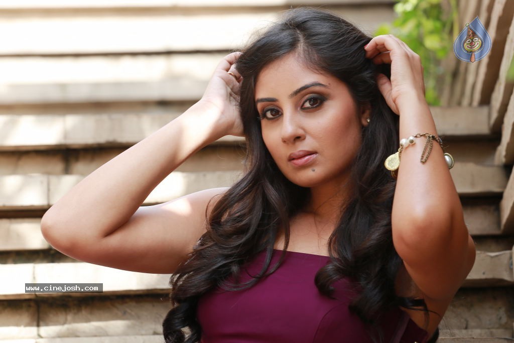 Bhanusri Mehra Hot Stills - 111 / 134 photos