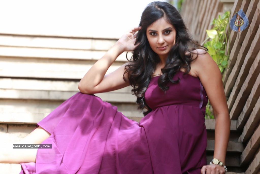 Bhanusri Mehra Hot Stills - 120 / 134 photos