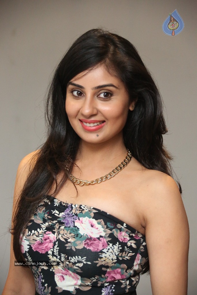 Bhanusri Mehra New Stills - 7 / 89 photos