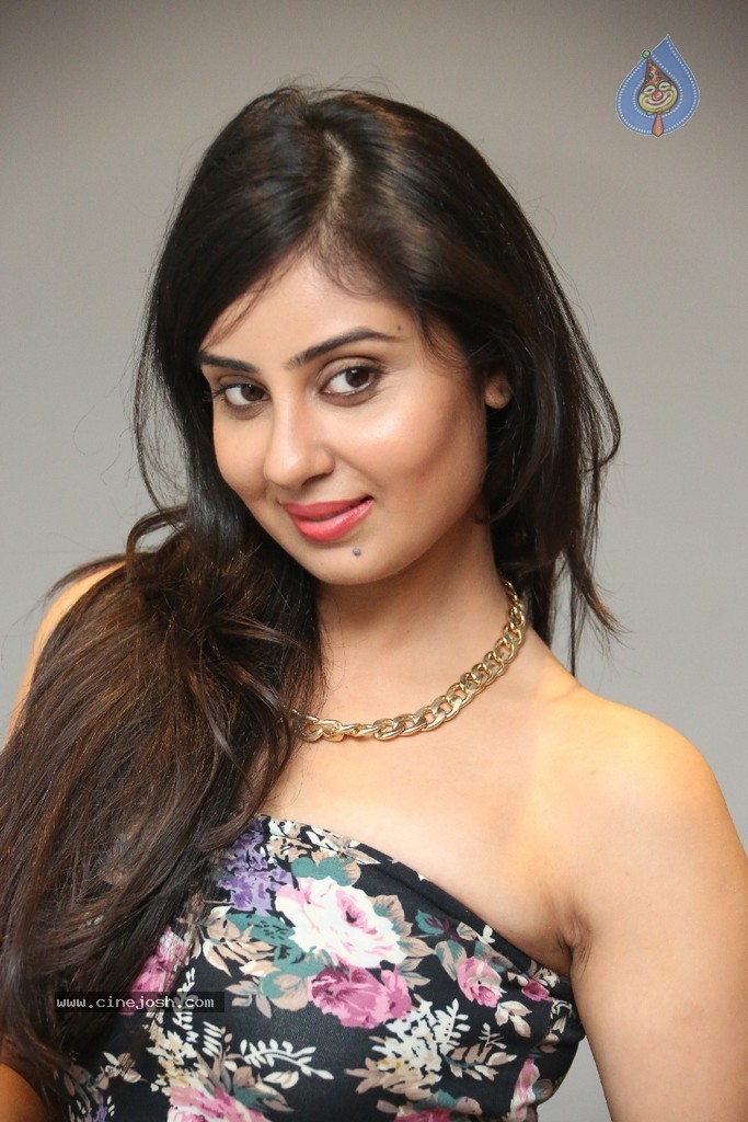 Bhanusri Mehra New Stills - 9 / 89 photos