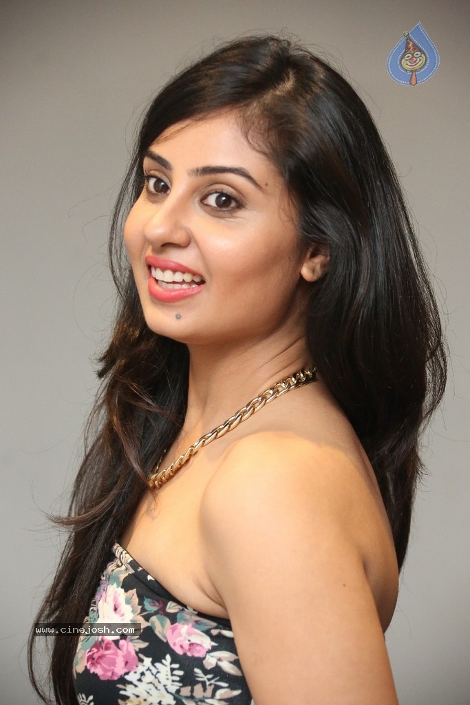 Bhanusri Mehra New Stills - 15 / 89 photos