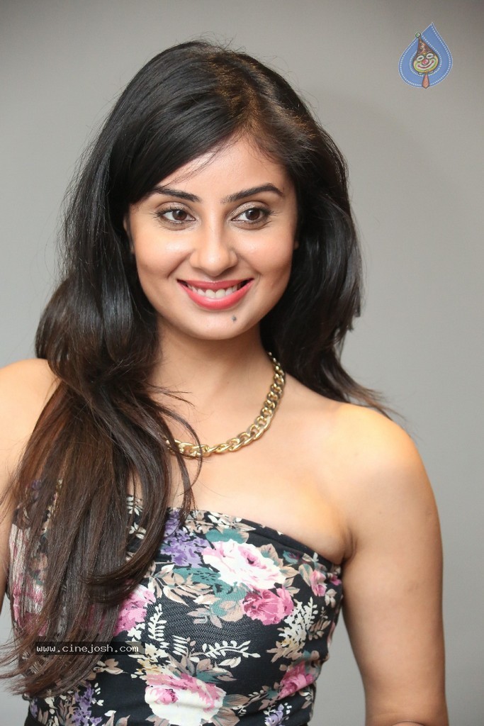 Bhanusri Mehra New Stills - 29 / 89 photos