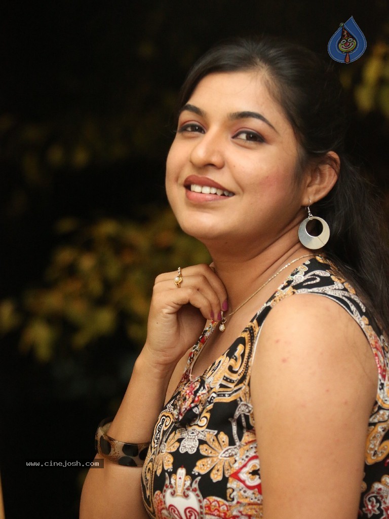 Bhavani Agarwal Latest Photos - 24 / 65 photos