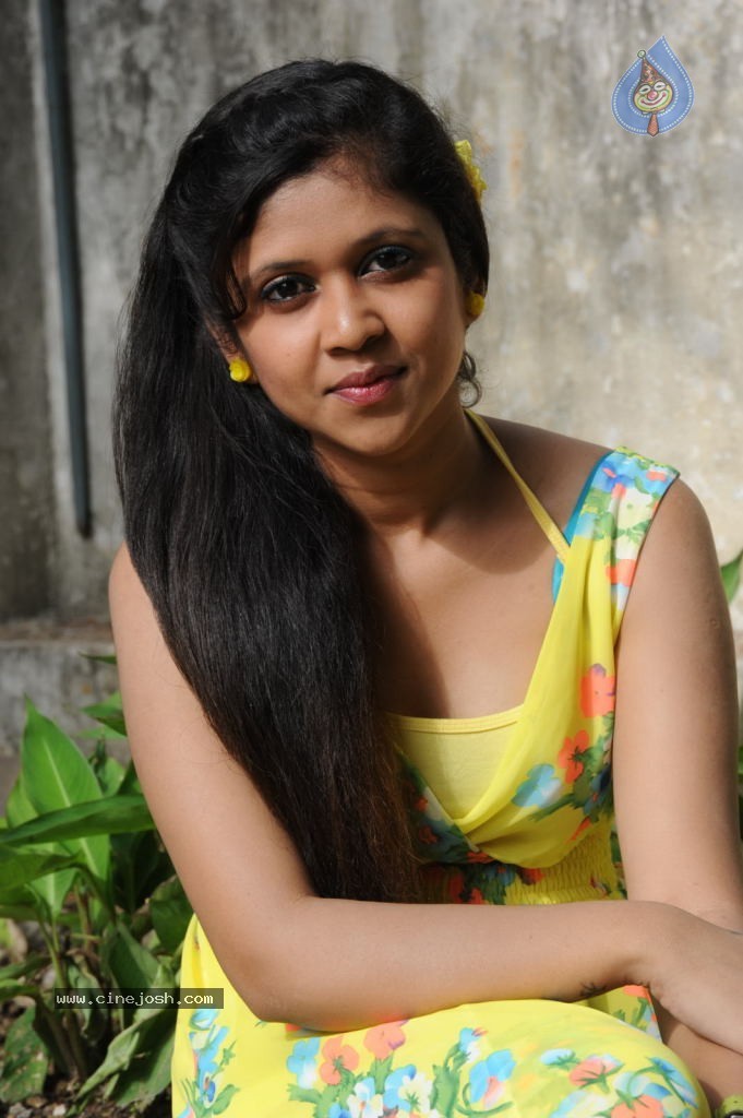 Bhavisyika Stills - 4 / 99 photos