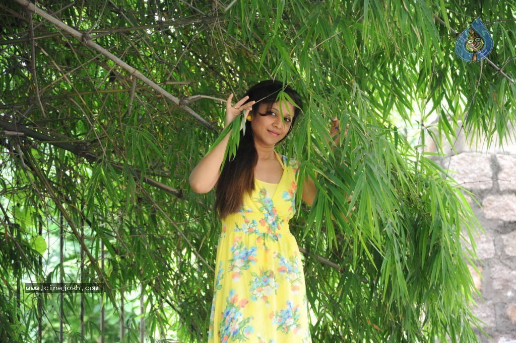Bhavisyika Stills - 15 / 99 photos