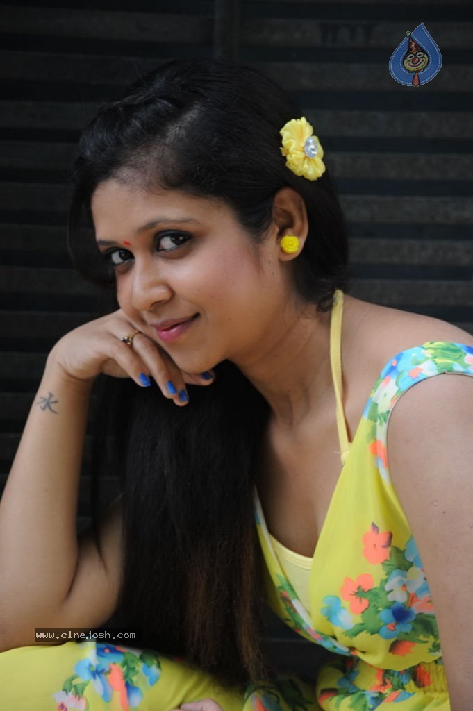 Bhavisyika Stills - 34 / 99 photos