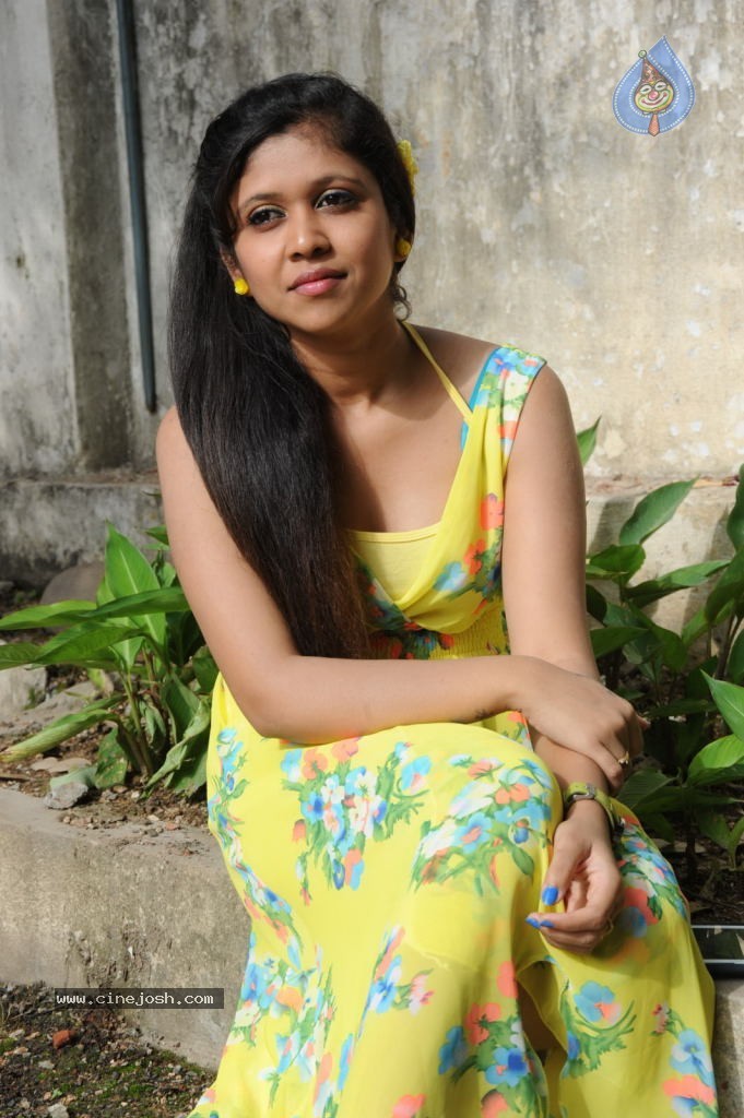 Bhavisyika Stills - 40 / 99 photos