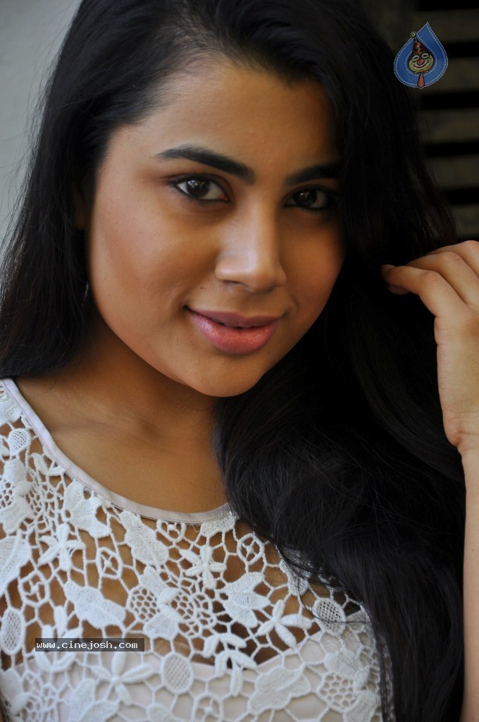 Bhoomika Chabriya Stills - 13 / 59 photos