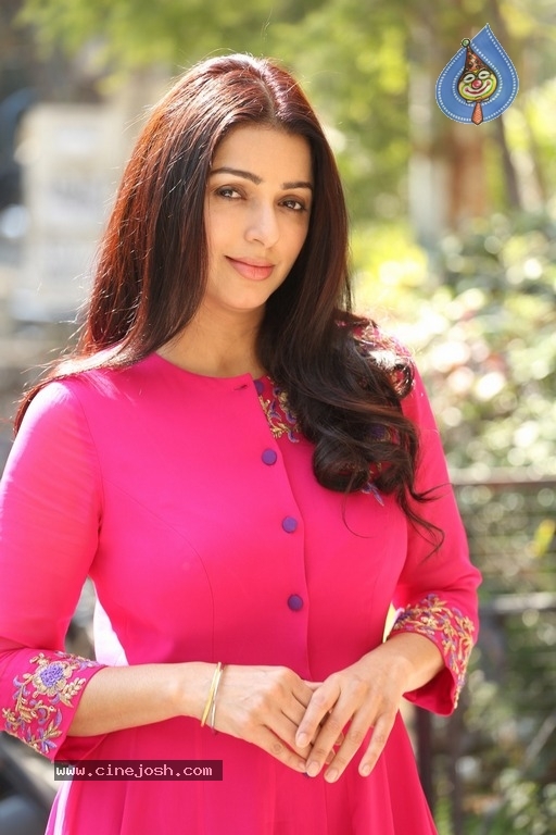 Bhumika Chawla Latest Photoshoot - 8 / 21 photos
