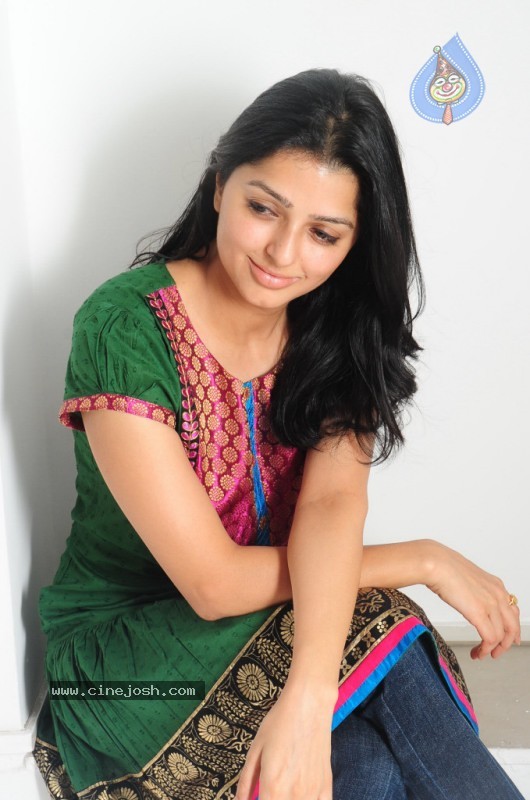 Bhumika New Stills - 30 / 51 photos