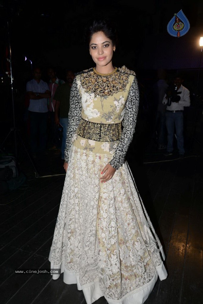 Bindhu Madhavi Latest Pics - 32 / 37 photos