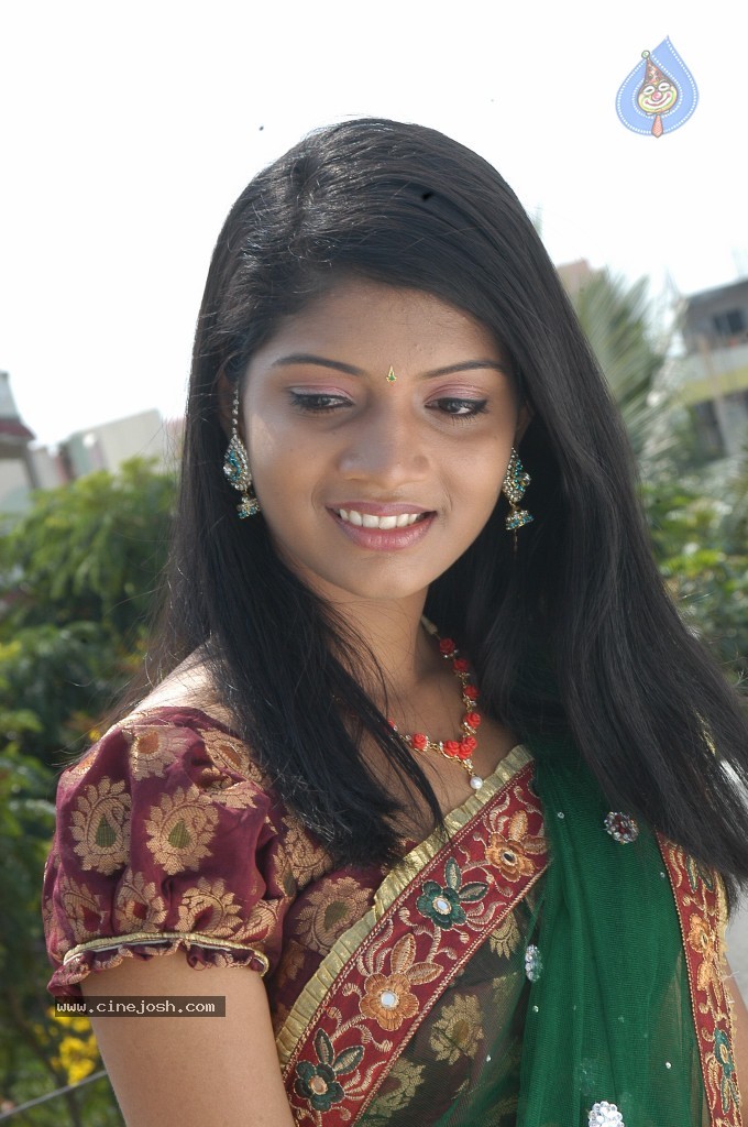 Bindhu New Stills - 4 / 43 photos