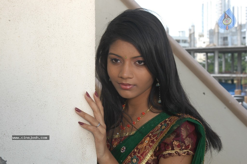 Bindhu New Stills - 11 / 43 photos