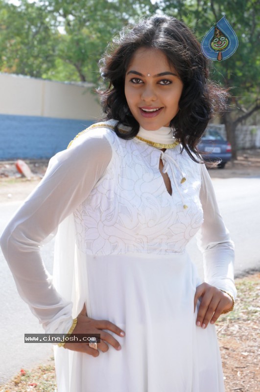 Bindu Madhavi - Prati Roju Movie - 12 / 57 photos