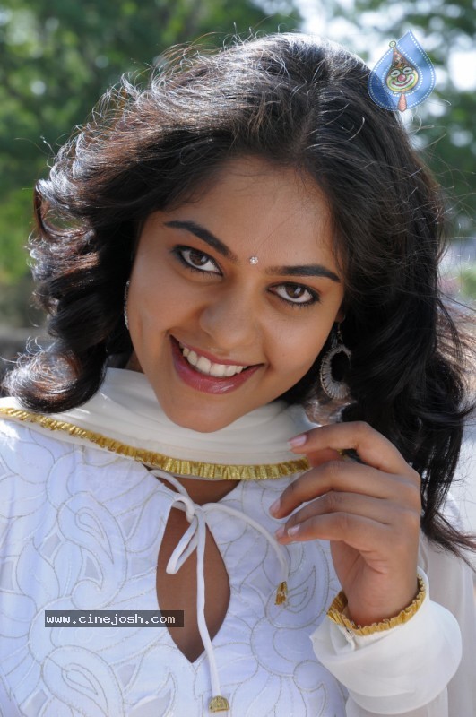Bindu Madhavi - Prati Roju Movie - 55 / 57 photos